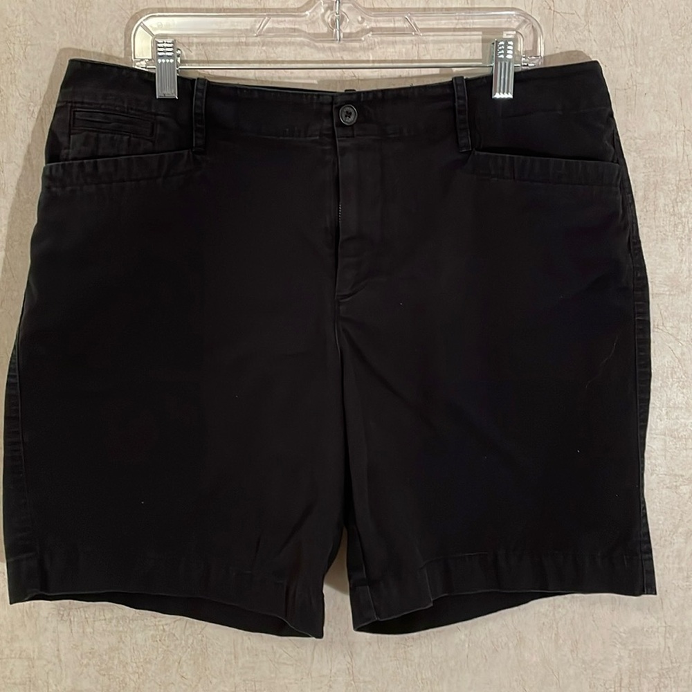 Ralph Lauren women’s size 14 black knee length shorts with front and back pocket